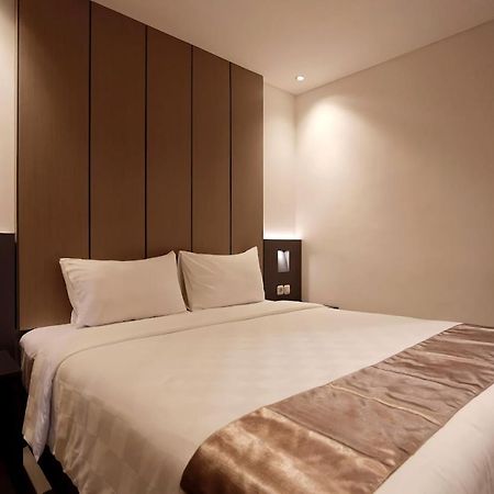 Hayo Hotel Palembang Exterior photo