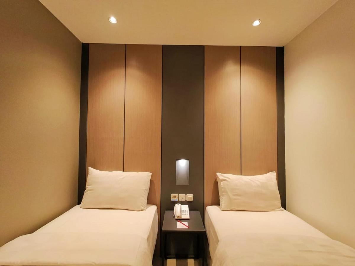 Hayo Hotel Palembang Exterior photo