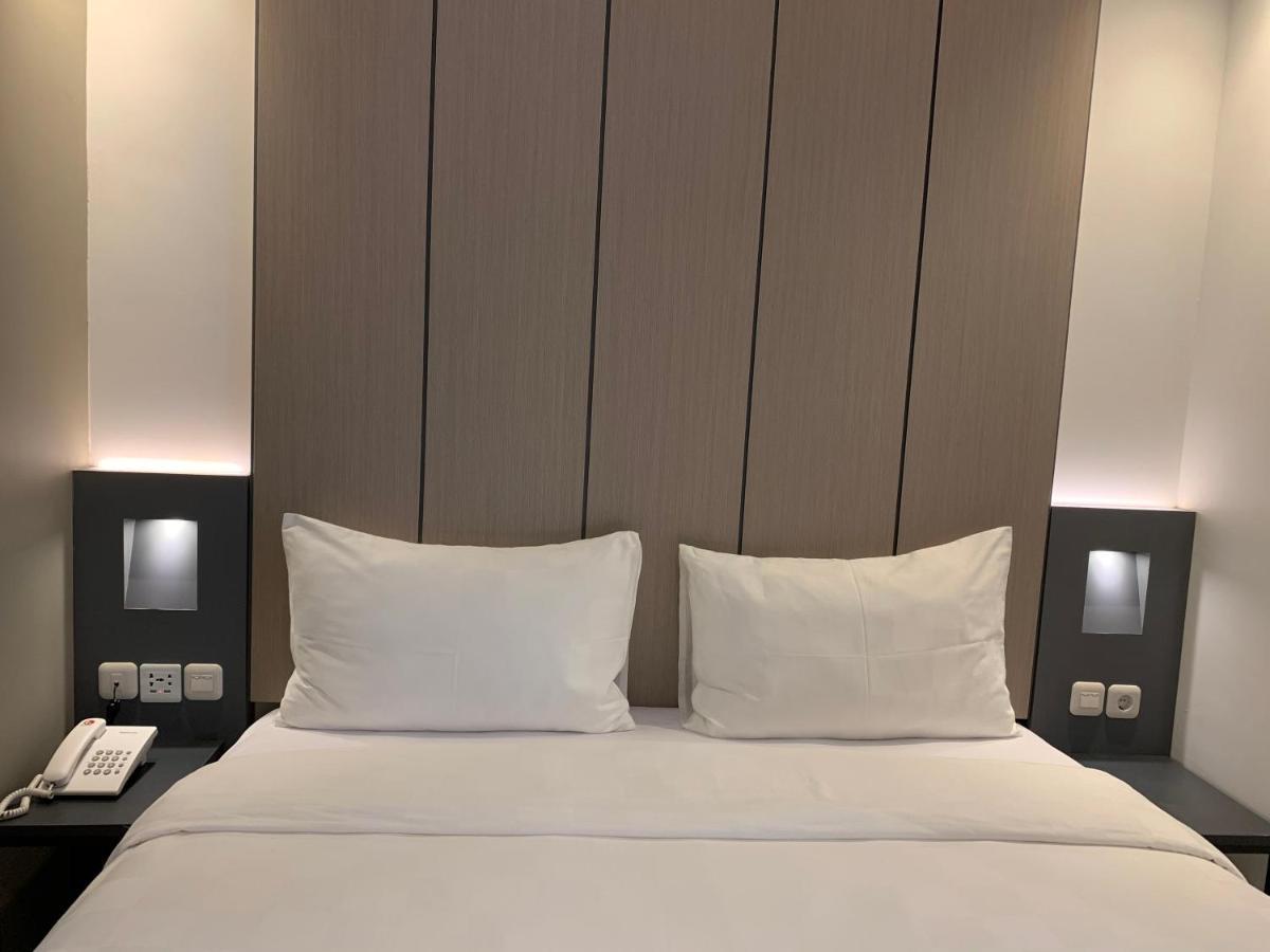 Hayo Hotel Palembang Exterior photo