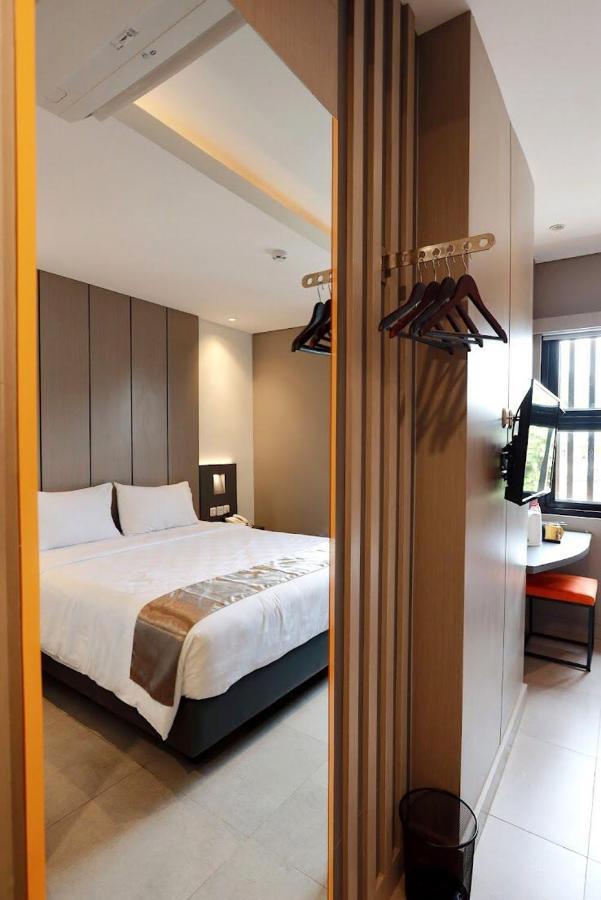 Hayo Hotel Palembang Exterior photo