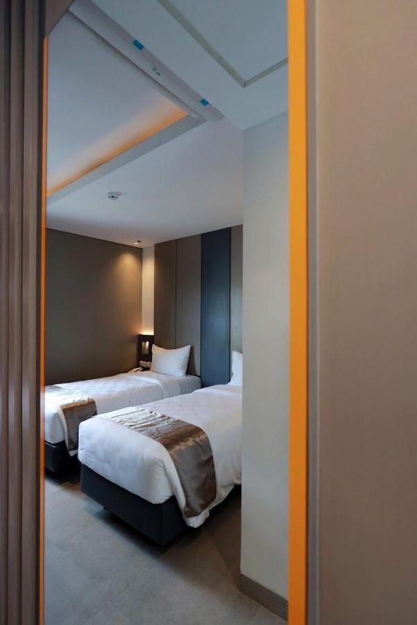 Hayo Hotel Palembang Exterior photo