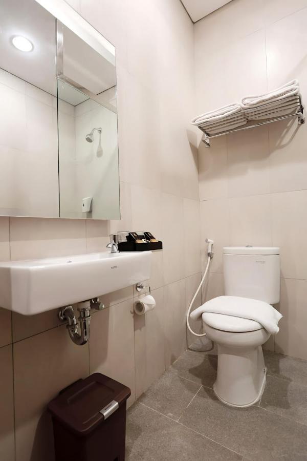 Hayo Hotel Palembang Exterior photo