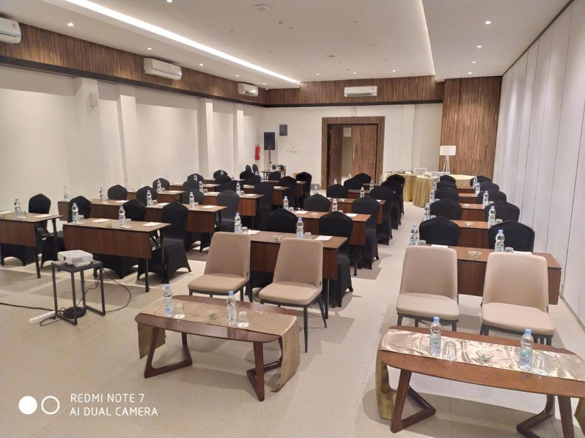 Hayo Hotel Palembang Exterior photo